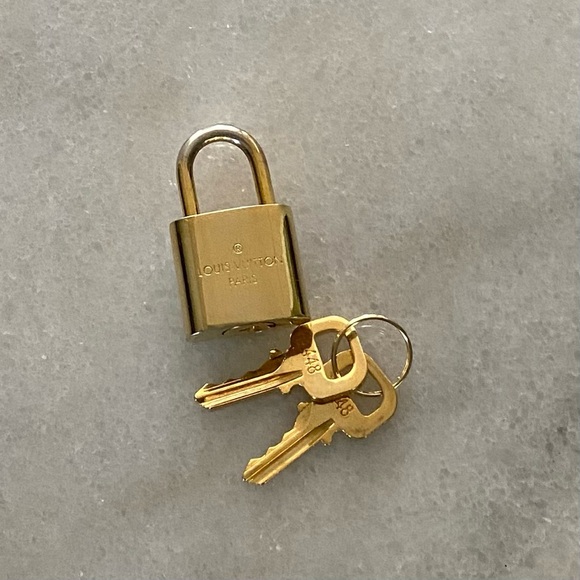 Louis Vuitton Lock & Keys #448 - Picture 2 of 9